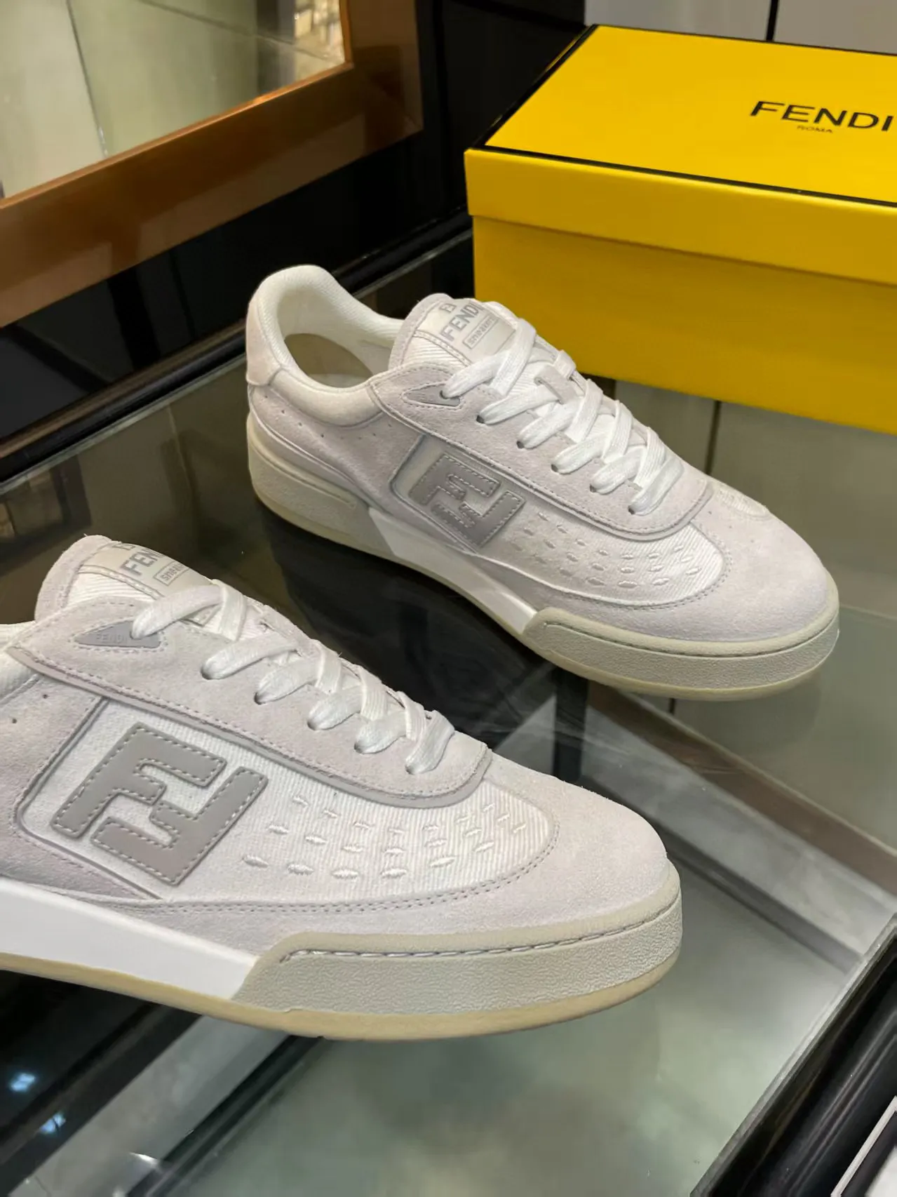 Factory price: 600💰Top version for couples Fendi 2025 New Year Hot Series [Couples👫Casual Sports Shoes] FD match Original Purchased One to One Reproduction The first sports shoe fendi match created by designer Kim Jones and Donkey Brand Trainer basketball sneakers, fresh blood injected with FF retro design Super good-looking and versatile, the upper is made of cowhide and cowhide splicing combination, with raised double F on the side The logo lining is made of terry velvet ✔️ Super soft on the feet, lightweight, comfortable to match with sweatshirts, Fabric: Cowhide ➕ Cow color matching, Outsole: Original open mold multi-color color matching sole, Packaging: Original full set of packaging, Size: Women's 35-40 / Men's 38-44, customized 45